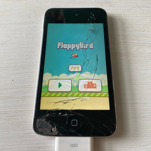 iPod Touch 4th generation 64 GB with Flappy Bird installed - Picture 1 of 4
